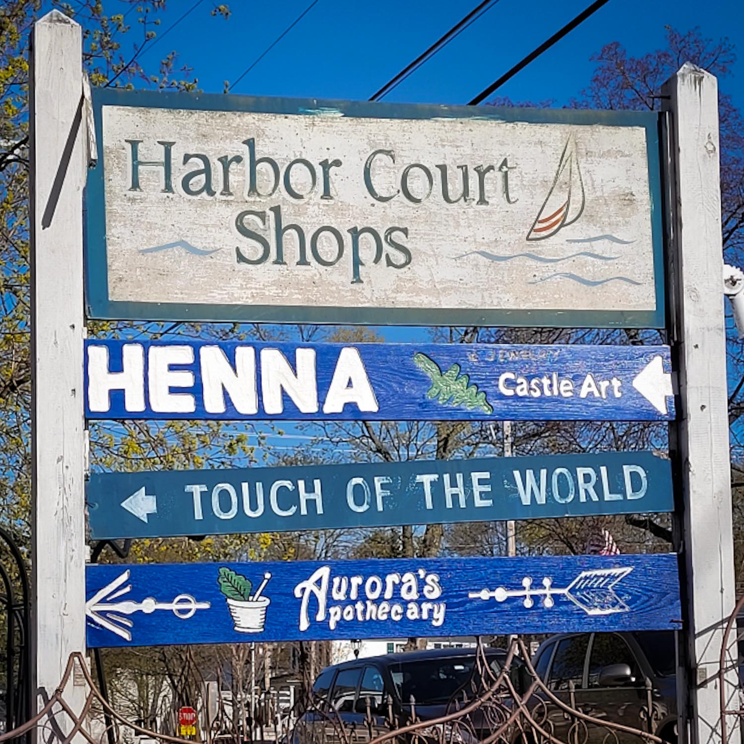 Harbor Court Shops signs